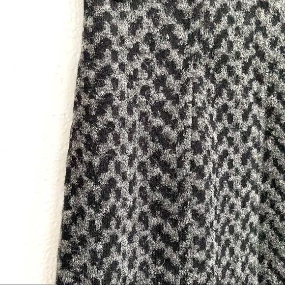 D. Exterior Wool Blend Herringbone Skirt Size XS - Picture 6 of 7